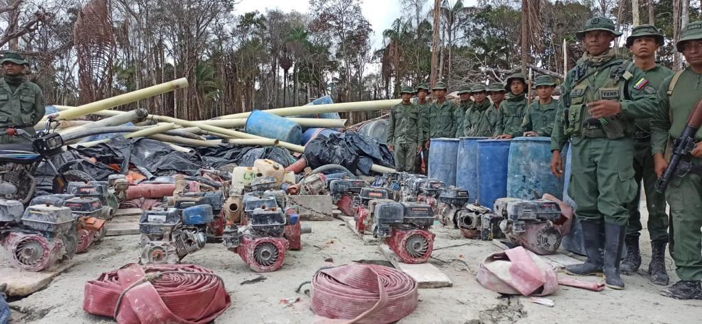 FANB desmantela campamento con 130 estructuras de mineros ilegales improvisadas en el Yapacan