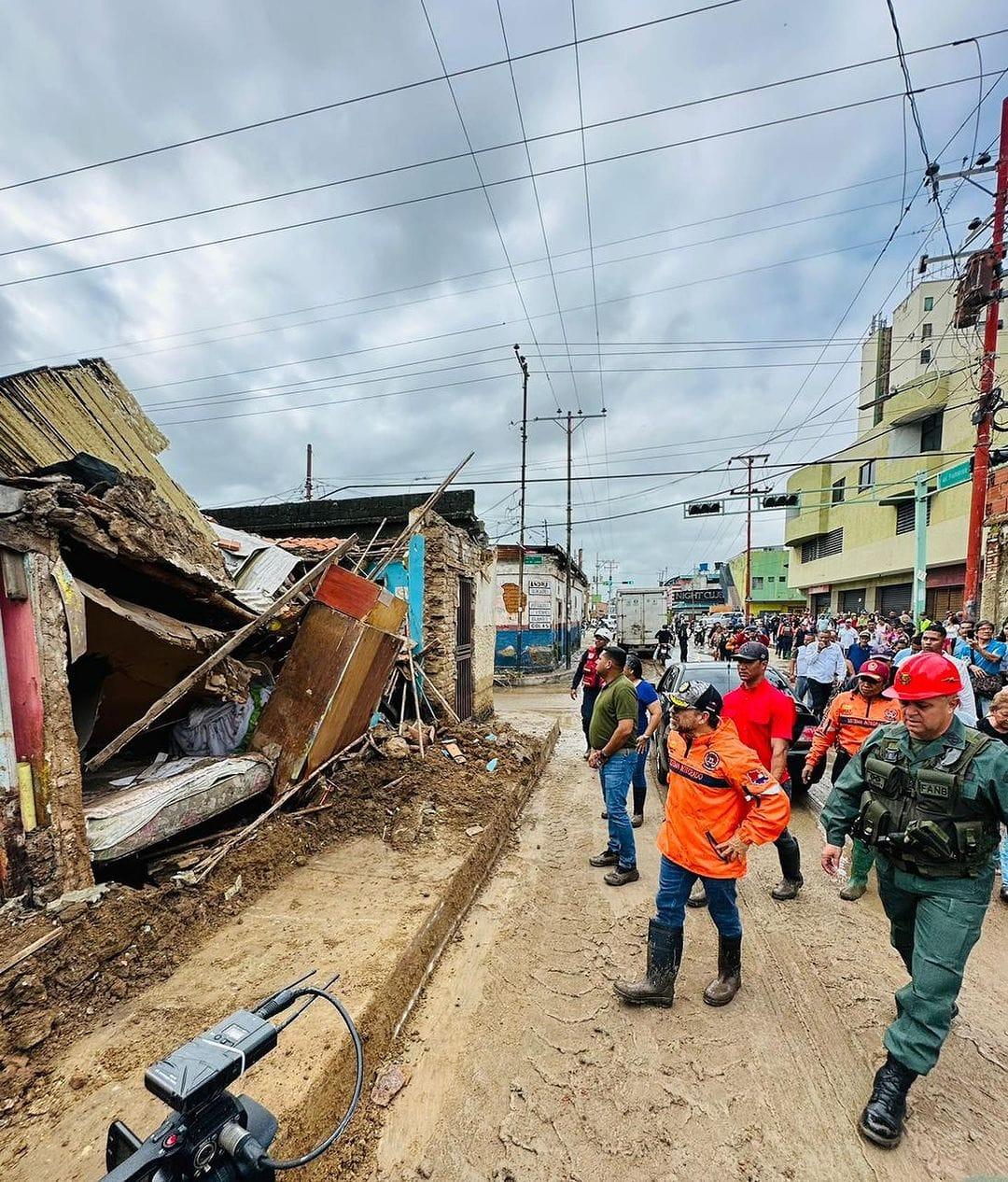 Gobernación de Carabobo atiende a afectados por las lluvias en Valencia
