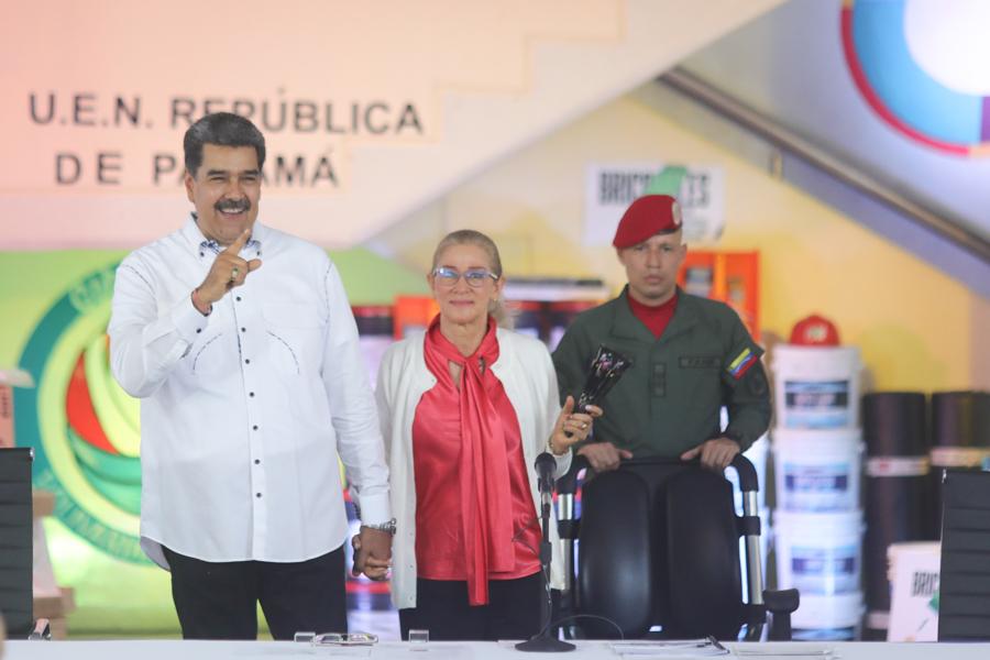 Presidente Maduro mostró logros del trabajo conjunto poder militar y popular