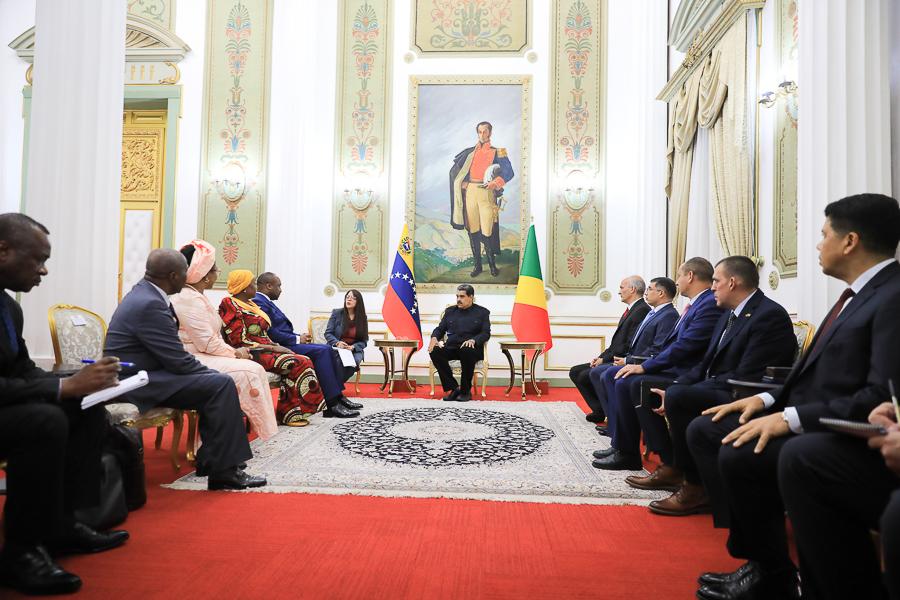 President Maduro holds meeting with delegation from Republic of Congo