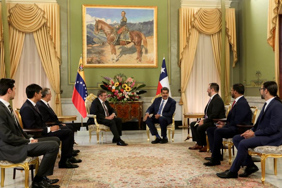 New Chilean ambassador delivered credentials to President Maduro