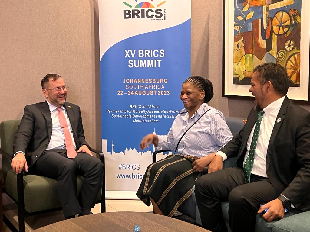 Canciller Yván Gil arriba a Sudáfrica para participar en Cumbre de los BRICS