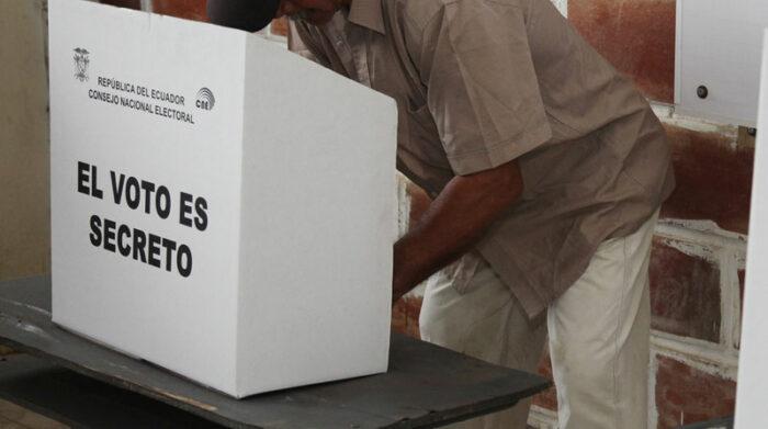 Jornada electoral se realiza sin mayores incidentes en Ecuador