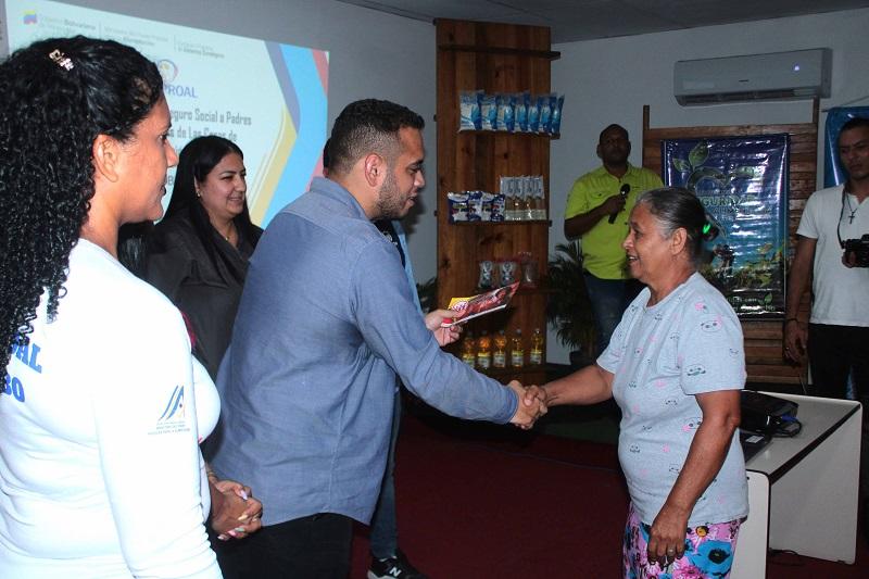 Entregan pensiones a padres y madres procesadoras de Carabobo