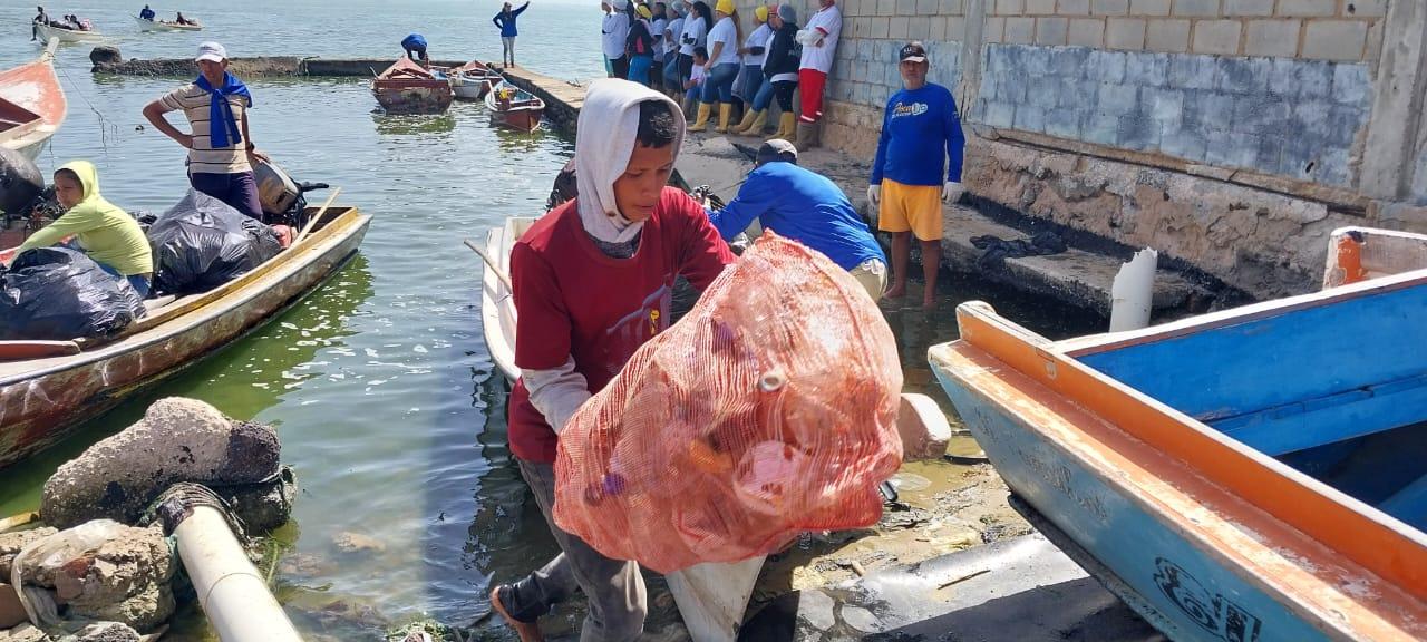 Inició el operativo «Pesca tu Plástico» en las orillas del Lago de Maracaibo