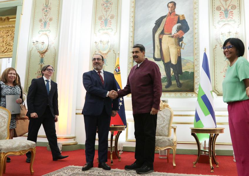 Presidente Nicolás Maduro sostiene encuentro con autoridades de la CAF