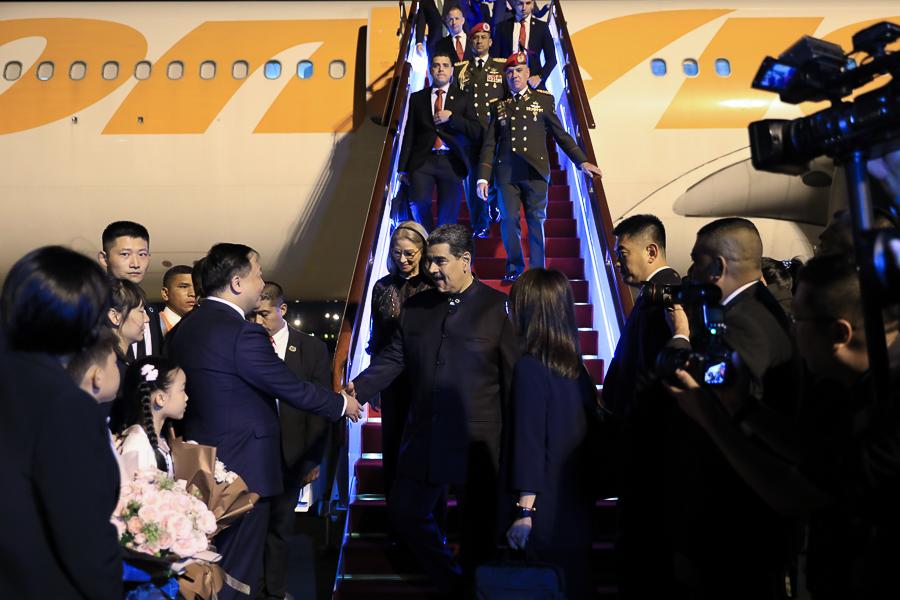 Presidente Maduro llega a Shanghái, epicentro financiero de China