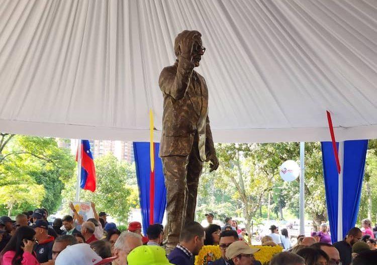 Reinauguran en Caracas plaza Salvador Allende para honrar su legado histórico