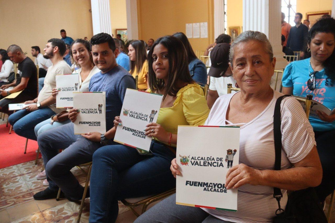 Más de 130 licencias de Actividades Económicas entregó alcalde de Valencia a emprendedores y comerciantes
