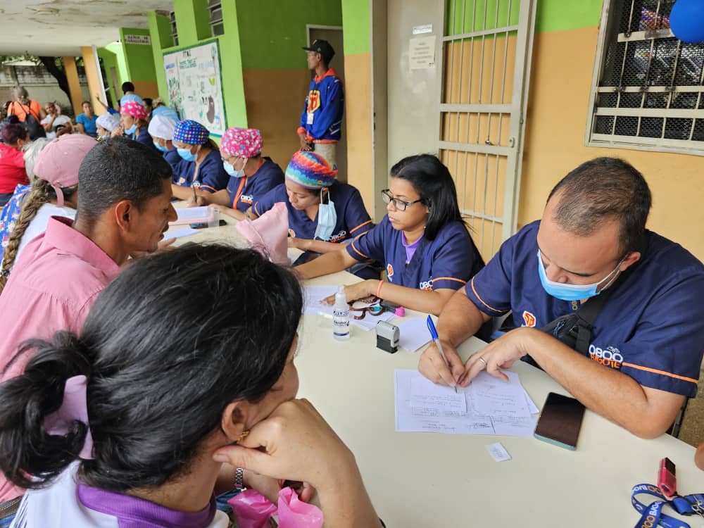 Docentes carabobeños  beneficiados en Jornada de Atención Integral 0800-Bigote en San Blas-Santa Rosa