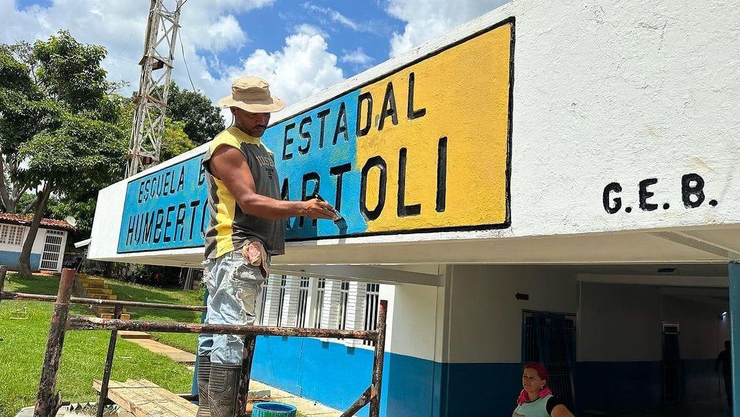 Avanzan Trabajos de Rehabilitación en la Escuela Básica Estadal Humberto Bartoli en el municipio Piar del estado Bolívar