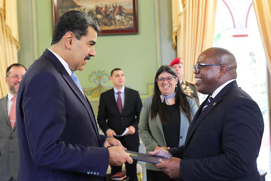 Barbados presenta cartas credenciales ante el presidente Maduro