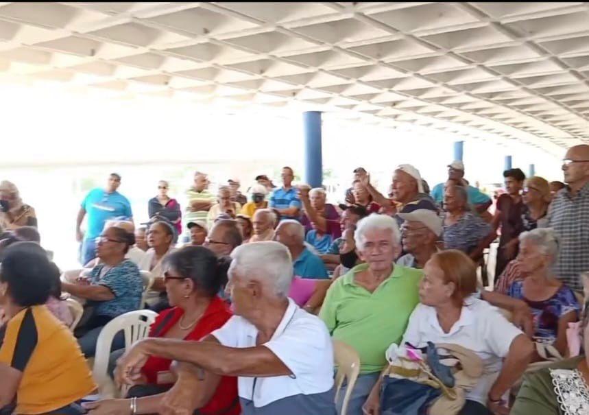 Gobierno Bolivariano favoreció a 600 adultos mayores con jornada de alimentación en Zulia