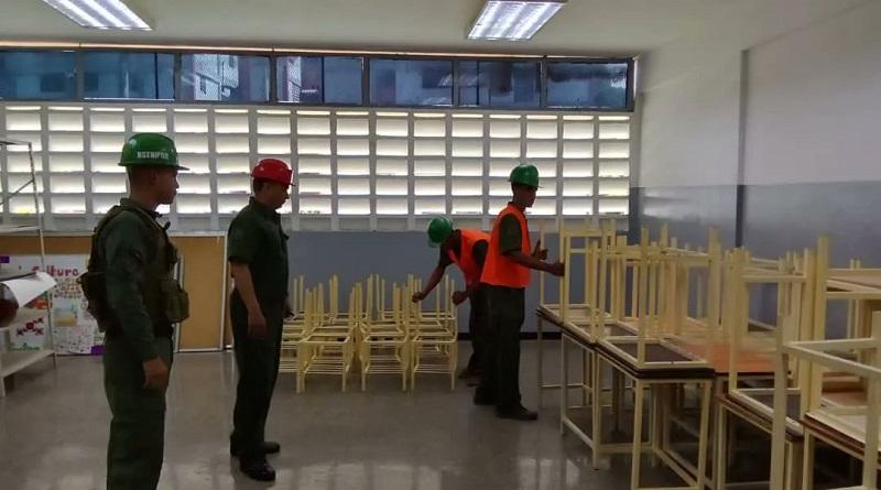 Entregan recuperada por Bricomiles Escuela Básica Caracciolo Parra en Caracas