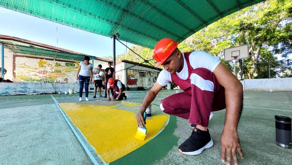 Gobierno Bolivariano recupera espacios deportivos con el Plan Amor en Acción en el Sur del Lago