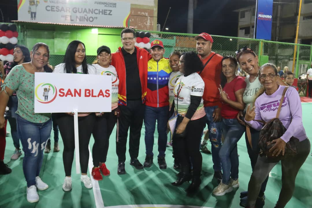 Alcalde Fuenmayor reinauguró canchas deportivas en la comunidad La Michelena de Valencia