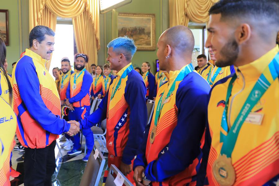 Presidente Maduro: Ocho preseas doradas obtenidas en los panamericanos representan las provincias de Venezuela