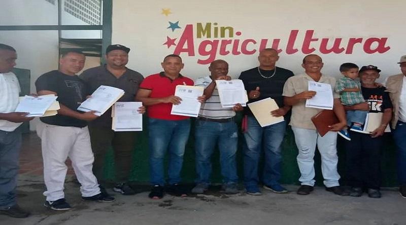 Entregan cartas agrarias a productores del municipio Simón Bolívar de Miranda