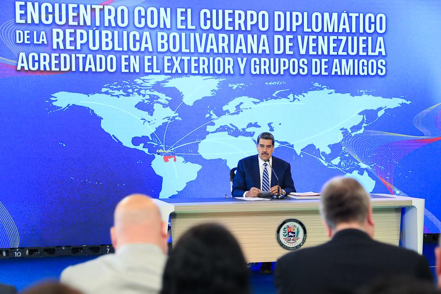 Presidente Maduro insta a difundir la verdad sobre los derechos históricos de Venezuela sobre el Esequibo
