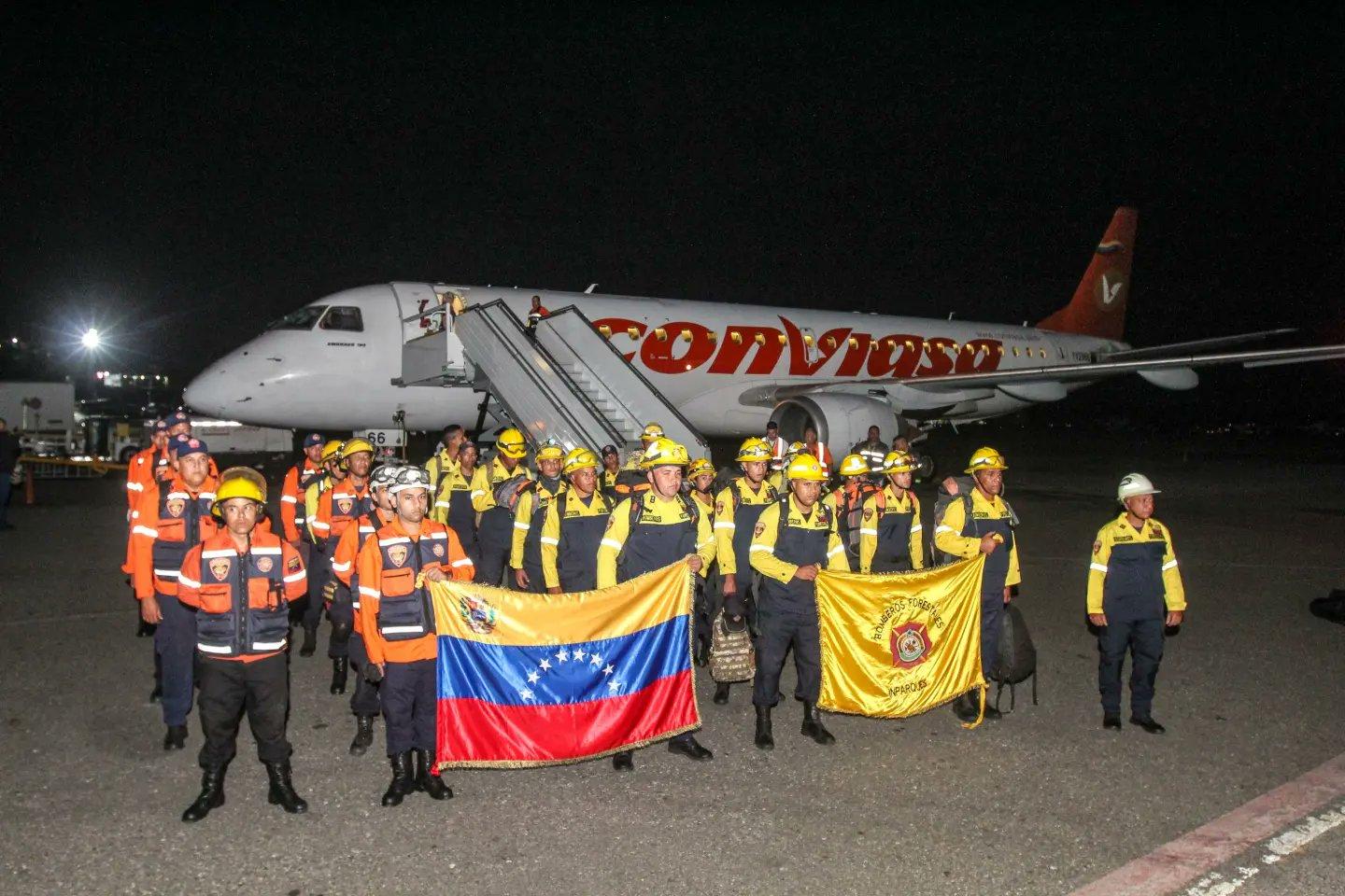 Fuerza de Tarea Humanitaria Simón Bolívar arriba a Bolivia para combate de incendio