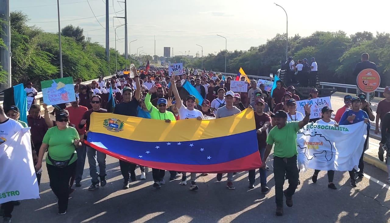Multitudinaria marcha cruzó el puente para confirmar el Sí de zulianos por el Esequibo