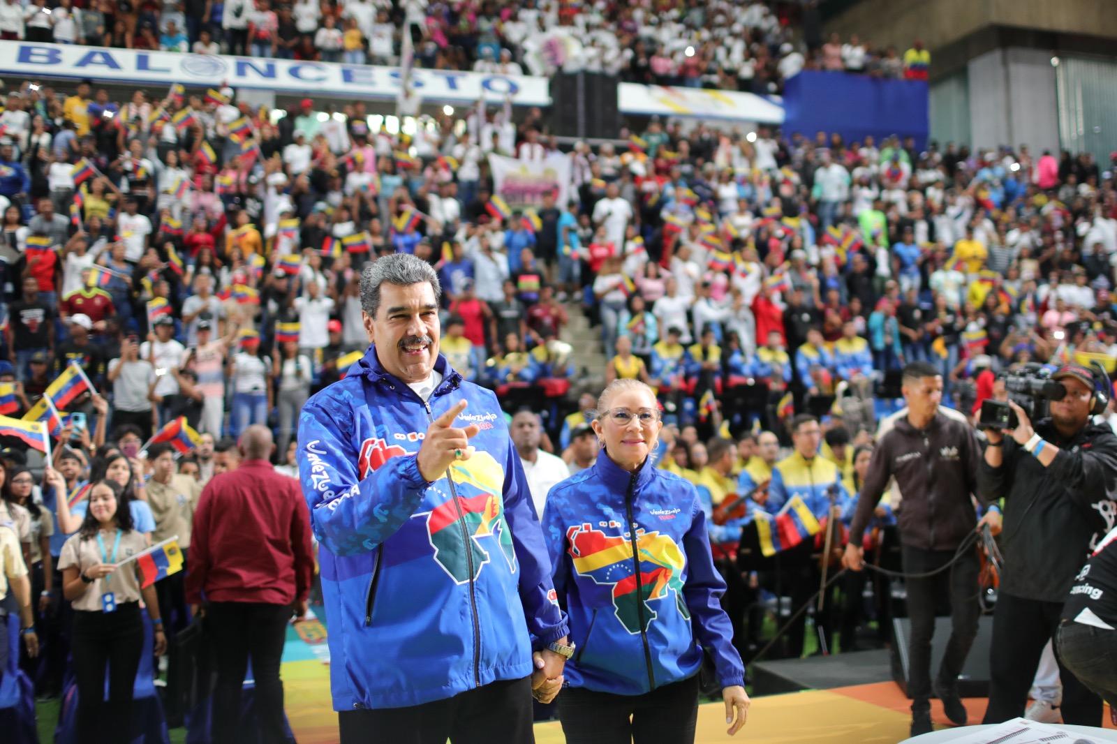 Presidente Maduro sostiene encuentro con jóvenes de la Patria