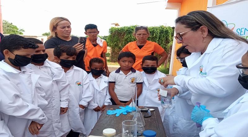 Socializan conocimientos con semillero científico de Escuela Rural en Zulia