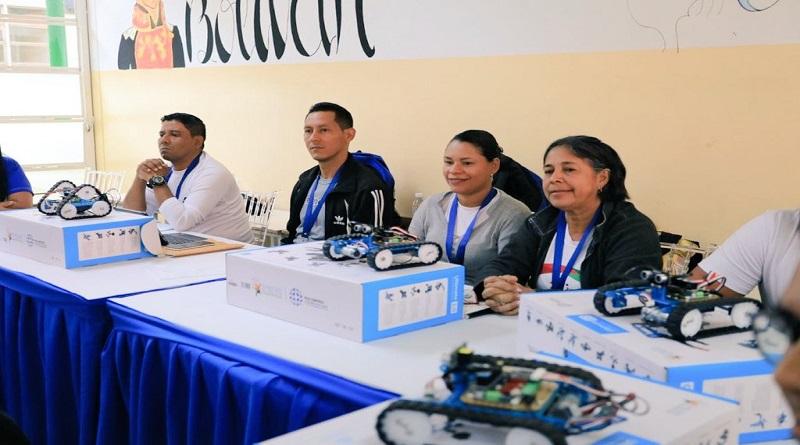 Llevan jornada de formación técnica a núcleos de Robótica en Caracas