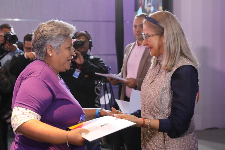 Entregan créditos para proyectos socioproductivos en Caracas, Lara y Zulia