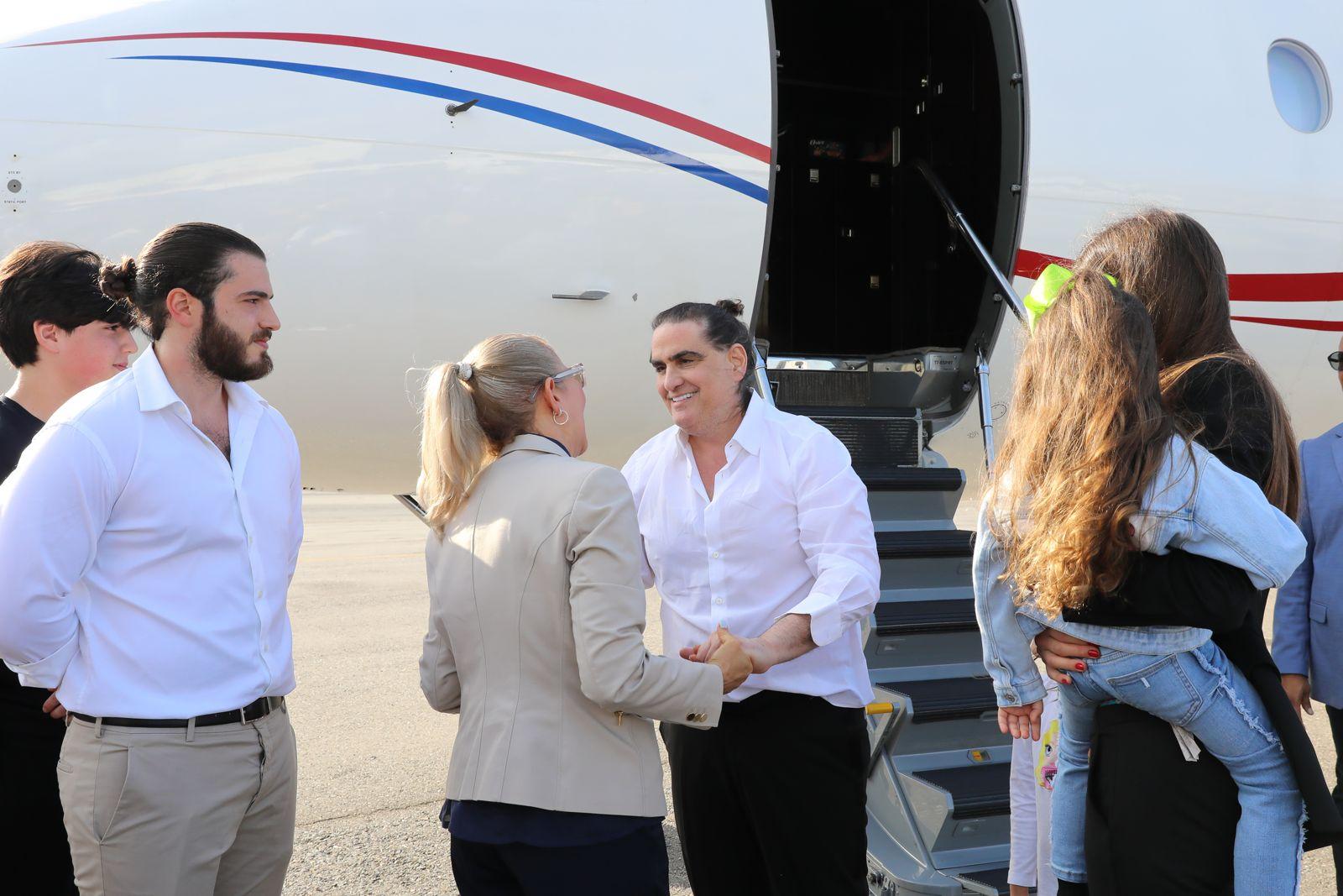 Diplomat Alex Saab returns to Venezuela after his release