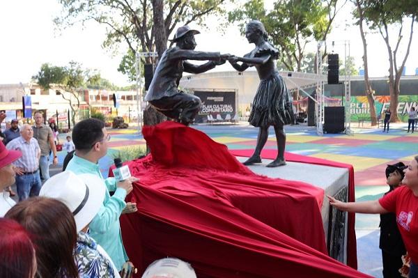 Alcalde Fuenmayor reinauguró la plaza El Folklore en Los Caobos de Valencia