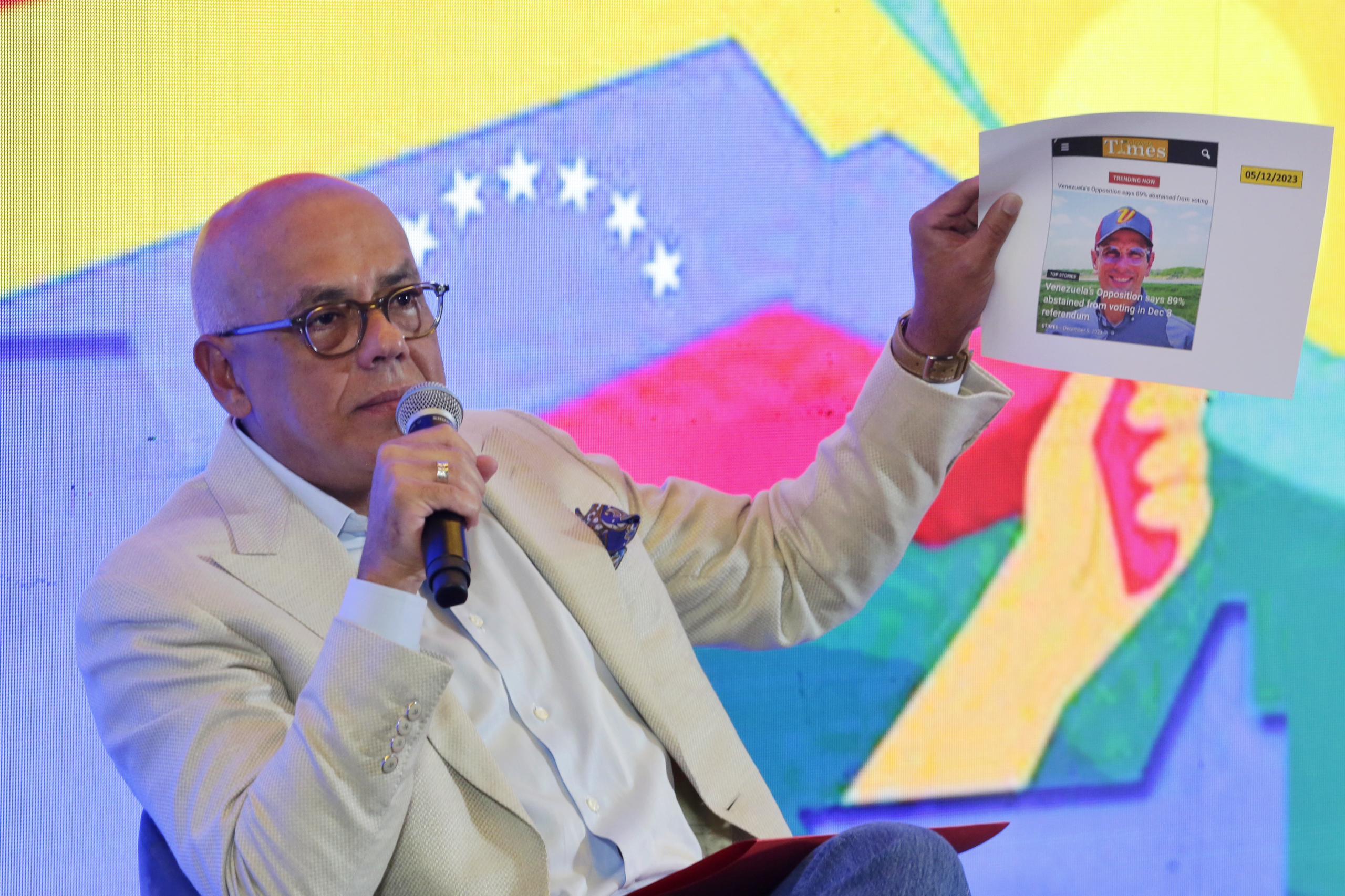Jorge Rodriguez denunció que medios de comunicación internacionales se sumaron a la campaña contra los resultados del referendo consultivo