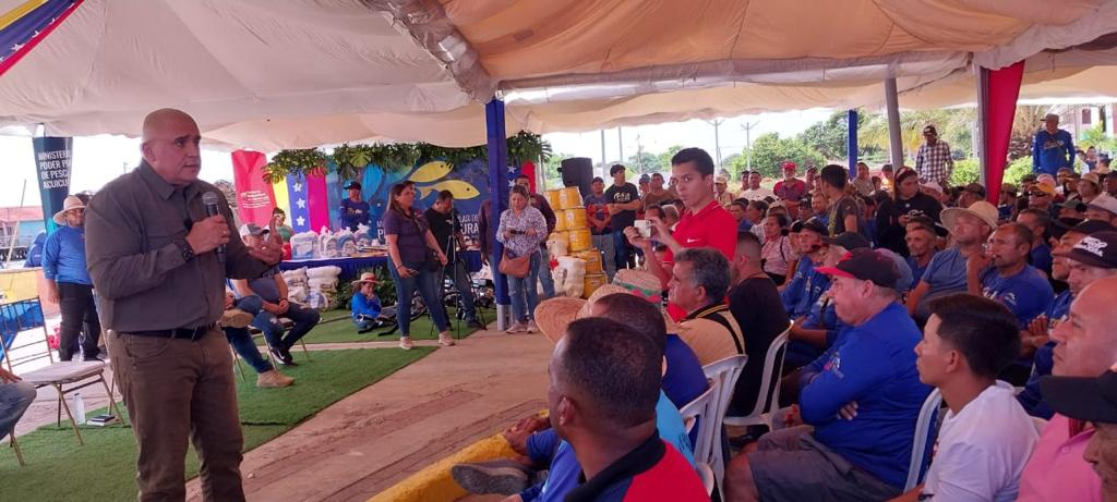 Gobierno Bolivariano entregó 558 microcréditos a pescadores del Zulia