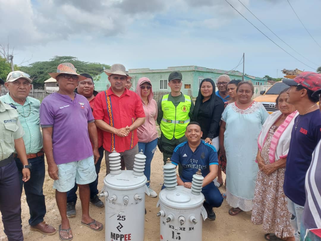 Gobierno Bolivariano favorece a familias wayu con entrega de transformadores en municipio Guajira