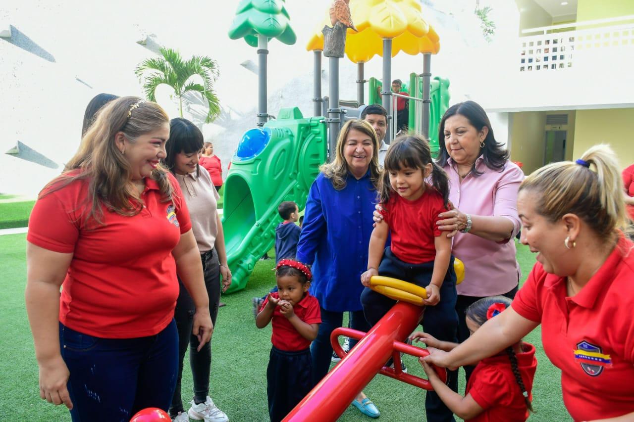 Con alegría y compromiso Venezuela vuelve a la escuela