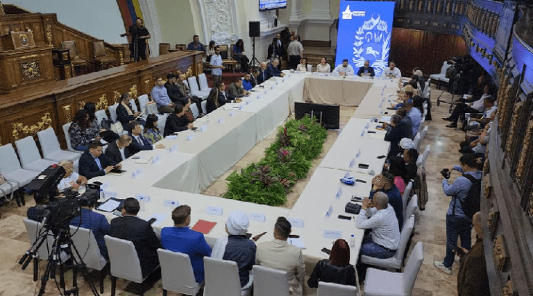 Diputados y sectores religiosos unifican propuestas para ser elevadas en AN