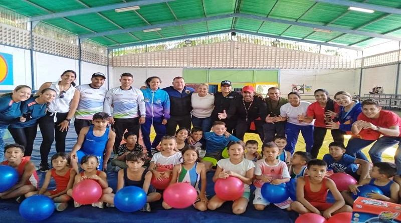 Efectúan festival de lucha olímpica en el estado Mérida