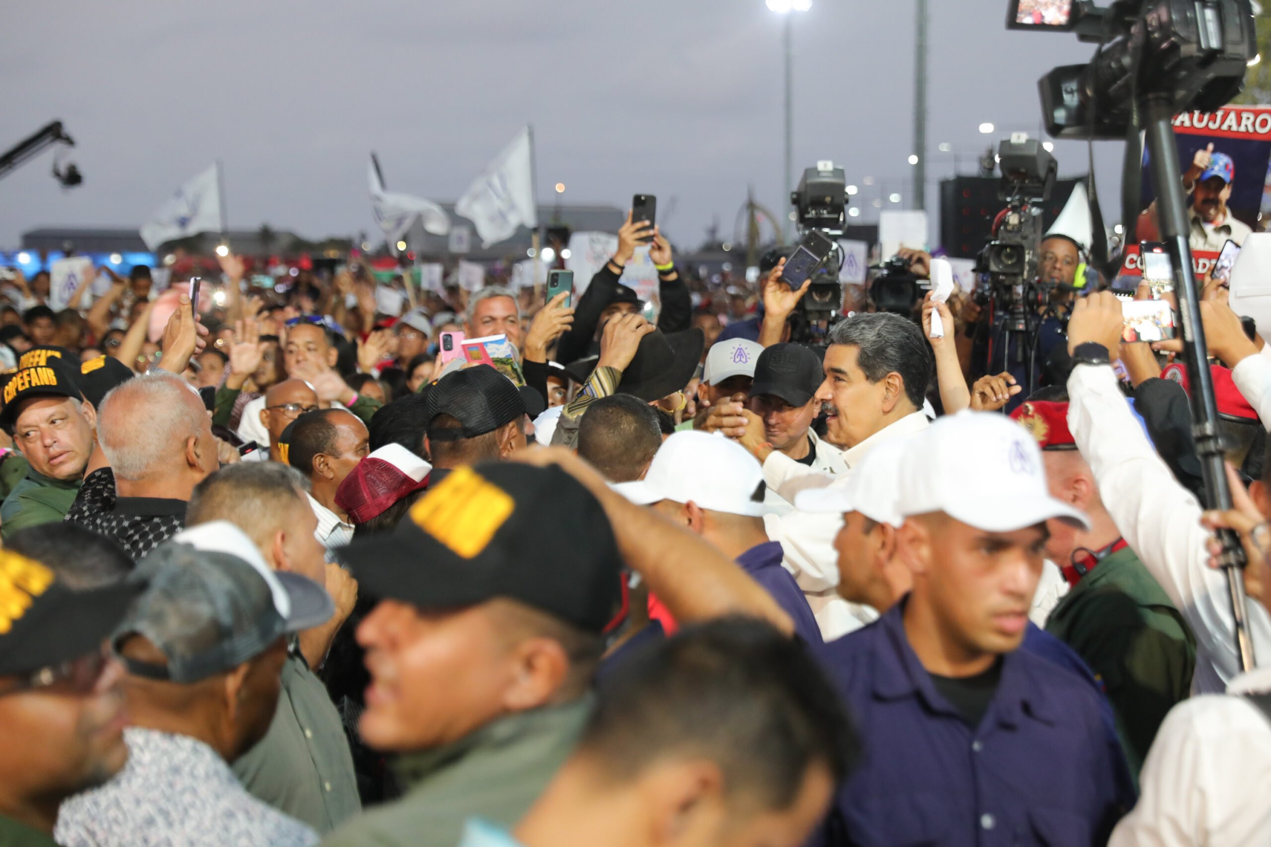 President Maduro put his political destiny in the hands of God in a meeting with 17,000 evangelical pastors