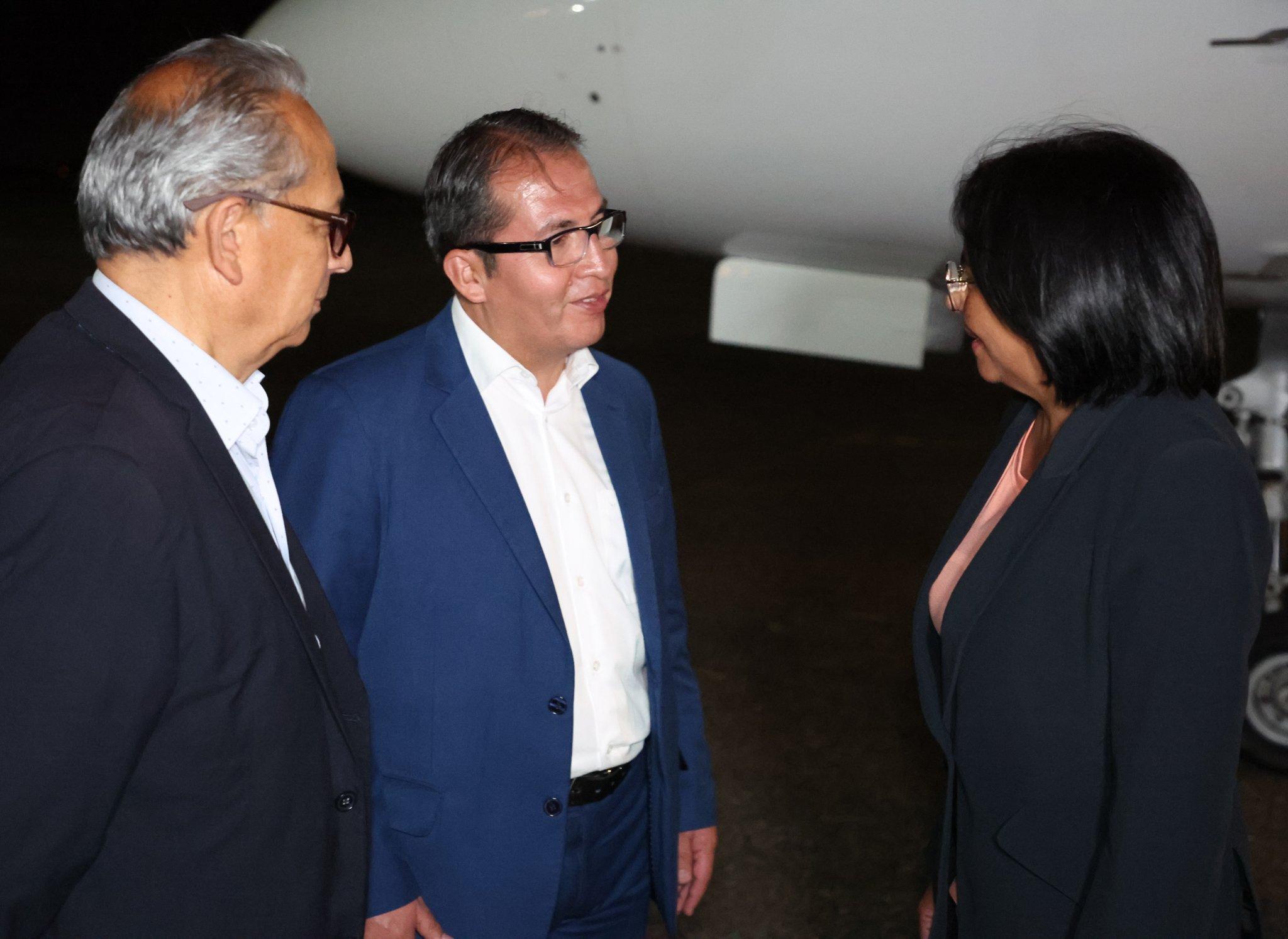 Vicepresidenta Delcy Rodríguez llega a Bolivia para participar en Seminario de Arquitectura Financiera Regional