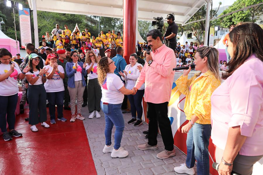 Presidente Maduro juramentó al Estado Mayor de la Gran Misión Venezuela Mujer