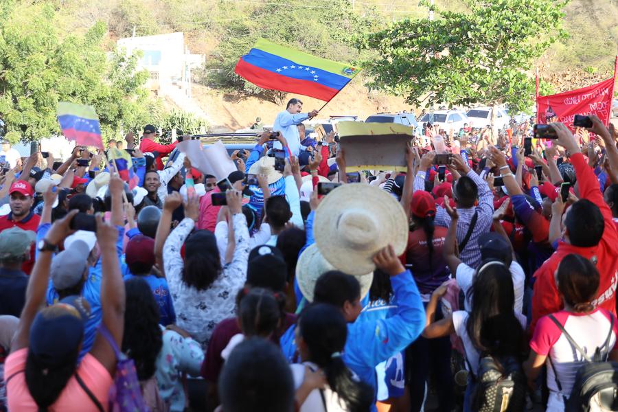 Carúpano recibe con aplausos y algarabía al presidente Nicolás Maduro