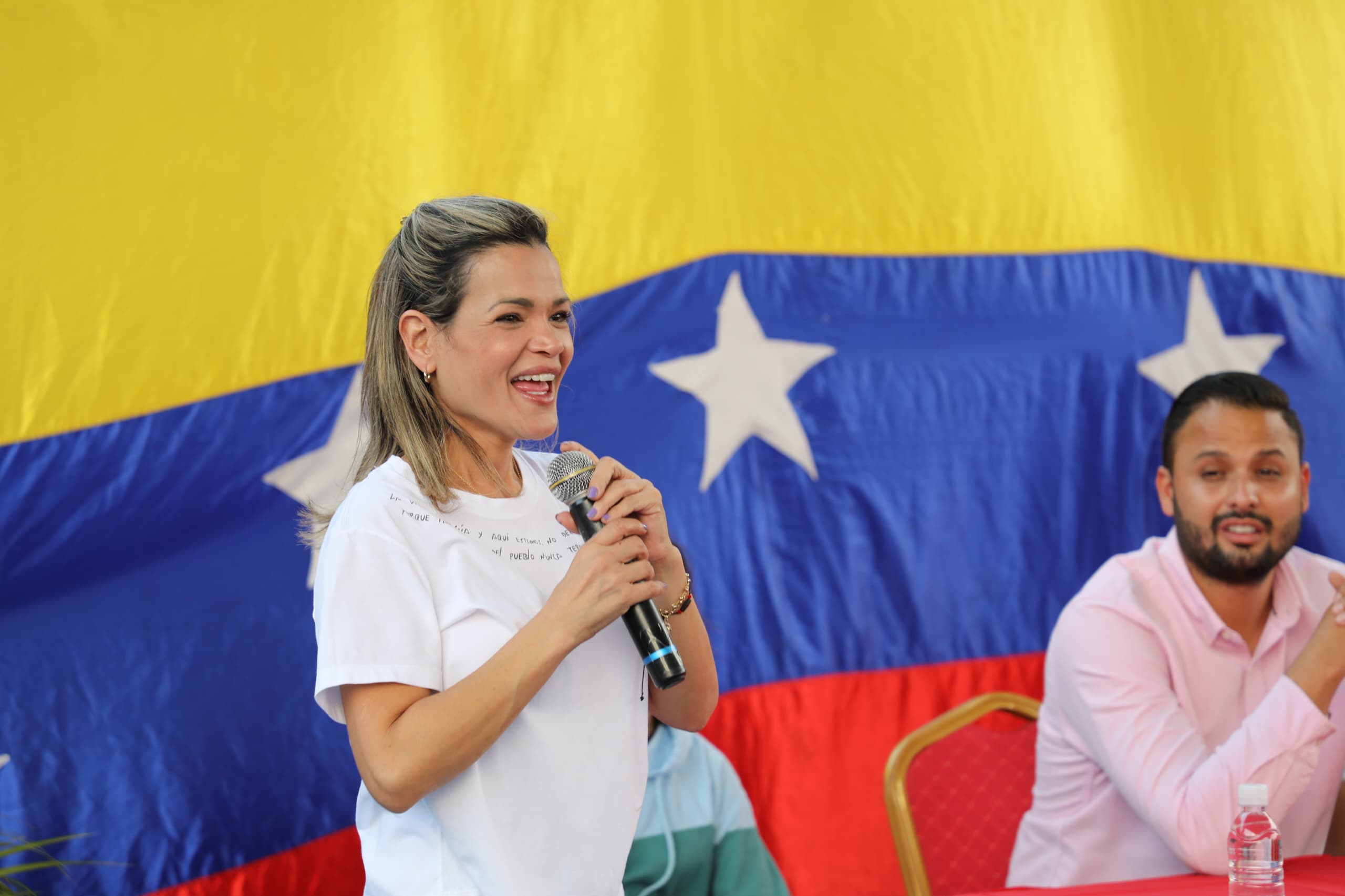 Ministra Dheliz Álvarez defendió la dignidad del pueblo venezolano en Asamblea de las 7T
