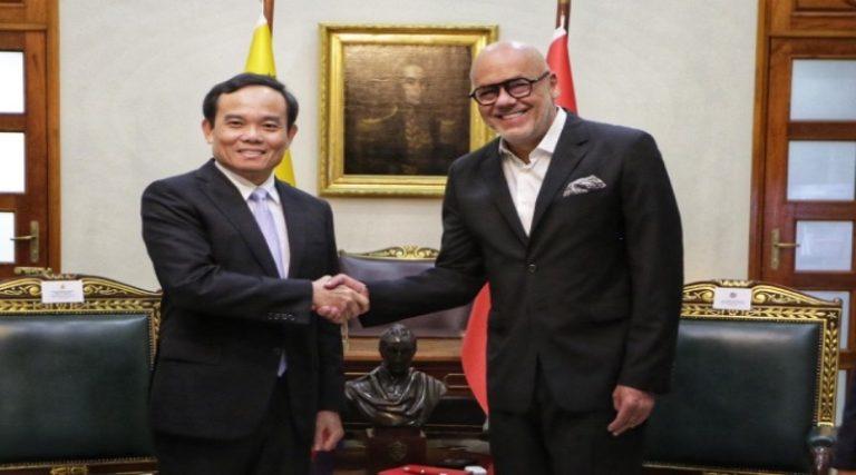 Presidente de la AN se reúne con delegación vietnamita