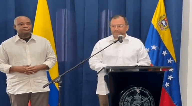 Venezuela y Colombia rechazan violación soberanía de México por Ecuador