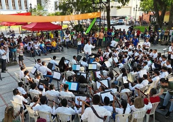 Cultores de Portuguesa celebran Día Nacional del Cuatro