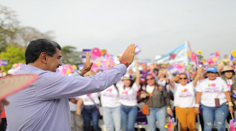 Presidente Maduro instó a las mujeres a defender la patria y unificar la familia