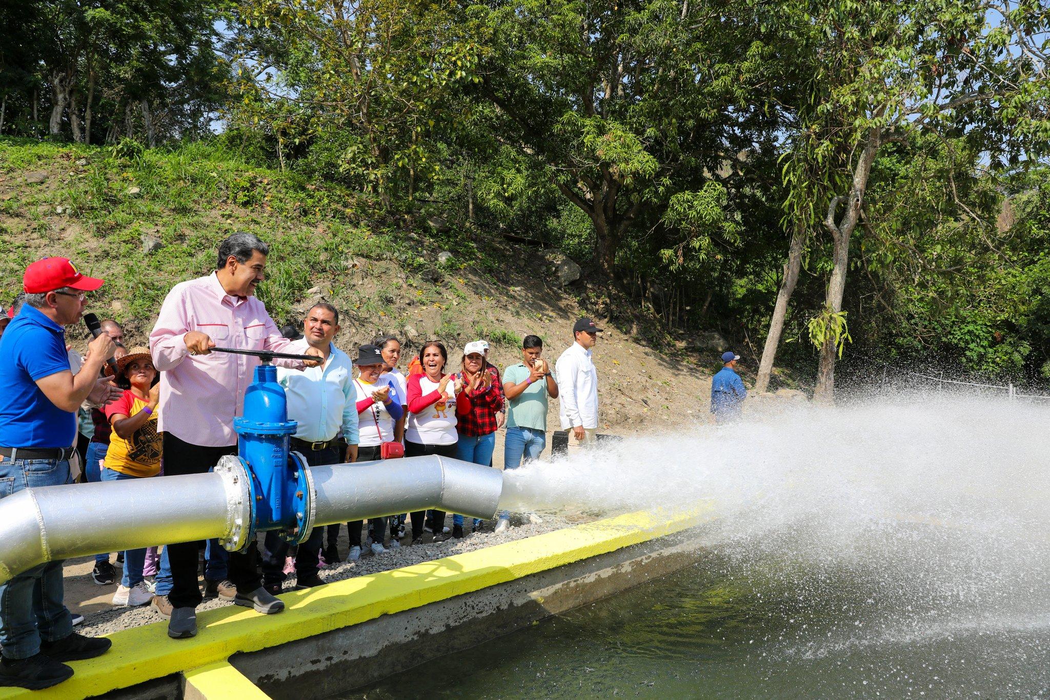 President Maduro brought water to Cocorote