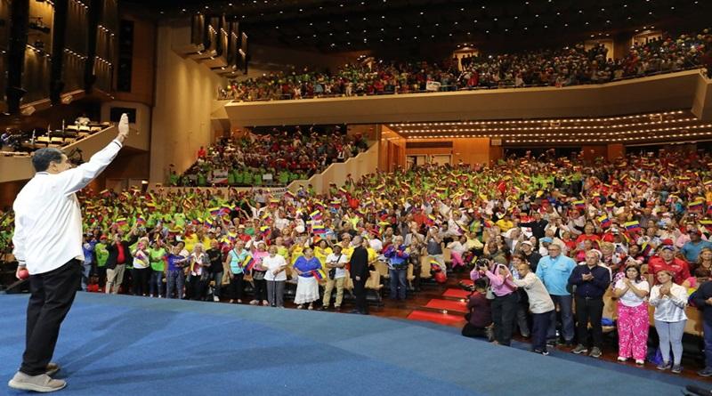 Grandparents acknowledge President Maduro’s strength to confront the blockade