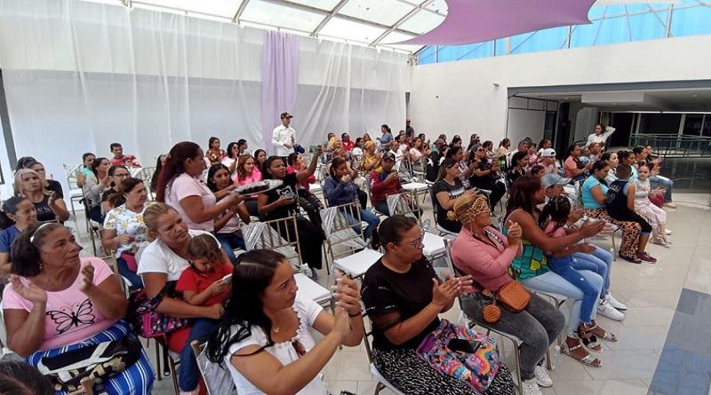 Entregan microcréditos a emprendedores de San Mateo