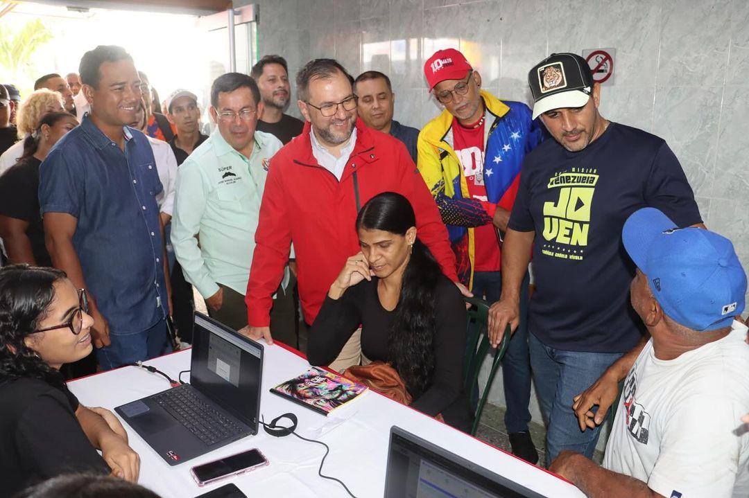 1×10 del Buen Gobierno atendió solicitudes de salud y servicios en La Guaira